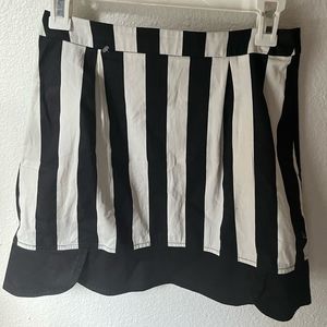 XS Moiselle black and white skirt